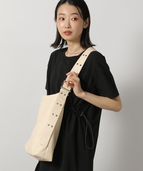 ソフトハトメショルダーバッグ / 321083（ショルダーバッグ）｜LAKOLE