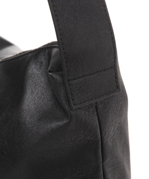 LAKOLE(ラコレ)の「ソフトハトメショルダーバッグ / 321083(ショルダーバッグ・レディース・オフホワイト/ブラック/ブラウン/ライトブラウン/キャメル・FREE)」の11枚目の写真