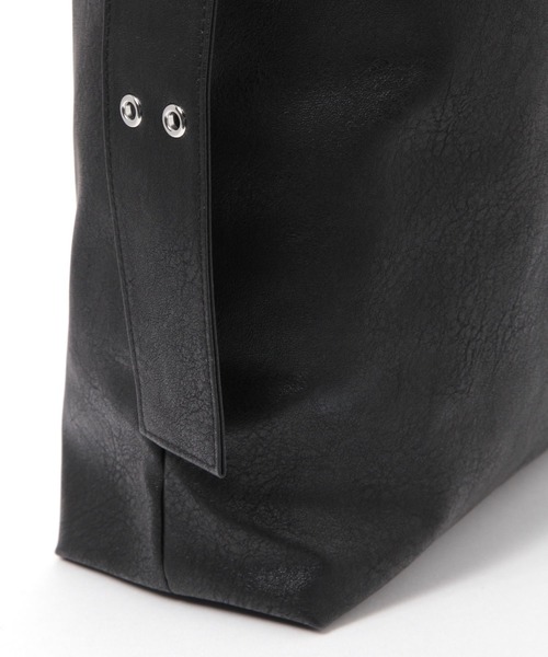 LAKOLE(ラコレ)の「ソフトハトメショルダーバッグ / 321083(ショルダーバッグ・レディース・オフホワイト/ブラック/ブラウン/ライトブラウン/キャメル・FREE)」の12枚目の写真