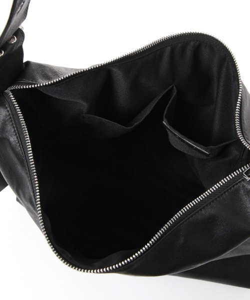 LAKOLE(ラコレ)の「ソフトハトメショルダーバッグ / 321083(ショルダーバッグ・レディース・オフホワイト/ブラック/ブラウン/ライトブラウン/キャメル・FREE)」の13枚目の写真