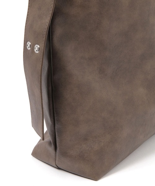 LAKOLE(ラコレ)の「ソフトハトメショルダーバッグ / 321083(ショルダーバッグ・レディース・オフホワイト/ブラック/ブラウン/ライトブラウン/キャメル・FREE)」の18枚目の写真