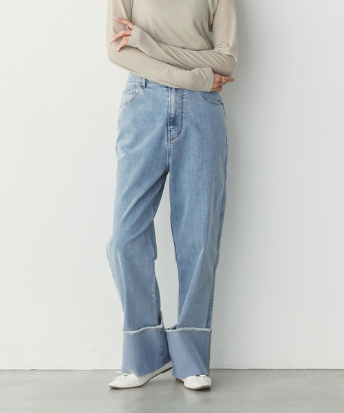 hunch（ハンチ）の「ロールアップ ワイドストレートデニムパンツ（デニムパンツ・レディース・ライトインディゴブルー/グレー/ワンウォッシュ・FREE）」の2枚目の写真