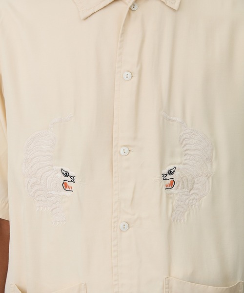 REMI RELIEF(レミレリーフ)の「REMI RELIEF/レミレリーフ レーヨンツイル スカ柄 S/S SHIRT(刺繍) 半袖シャツ(シャツ/ブラウス・メンズ・オフホワイト/ネイビー・M/L/XL)」の3枚目の写真