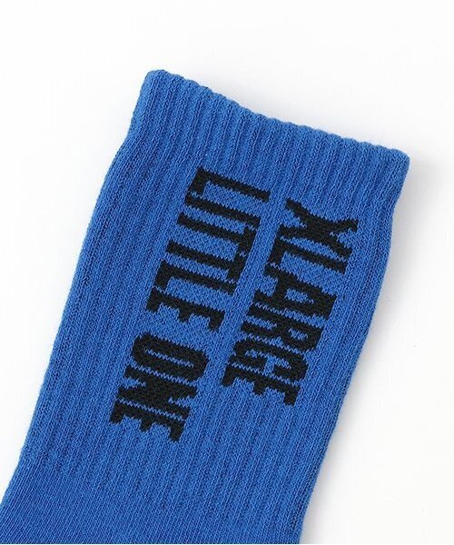 XLARGE KIDS（エクストララージキッズ）の「バーチカルロゴクルーソックス（ソックス/靴下・キッズ・ホワイト/ブラック/ブルー・13-15cm/19-21cm/15-17cm/17-19cm）」の6枚目の写真