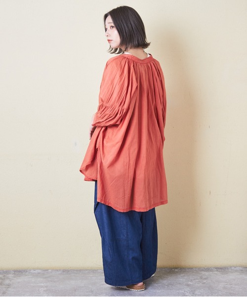 CUBE SUGAR（キューブシュガー）の「綿ボイルアシッドウォッシュギャザーチュニックシャツ（シャツ/ブラウス・レディース・グリーン/レッド/ブラック/グレー・M）」の20枚目の写真