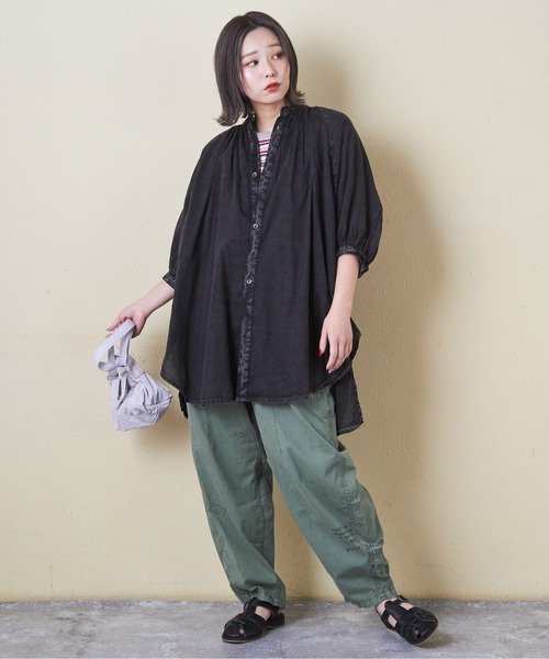 CUBE SUGAR（キューブシュガー）の「綿ボイルアシッドウォッシュギャザーチュニックシャツ（シャツ/ブラウス・レディース・グリーン/レッド/ブラック/グレー・M）」の8枚目の写真