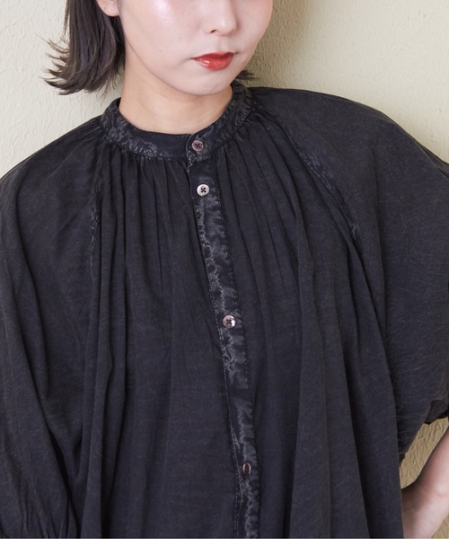 CUBE SUGAR（キューブシュガー）の「綿ボイルアシッドウォッシュギャザーチュニックシャツ（シャツ/ブラウス・レディース・グリーン/レッド/ブラック/グレー・M）」の10枚目の写真