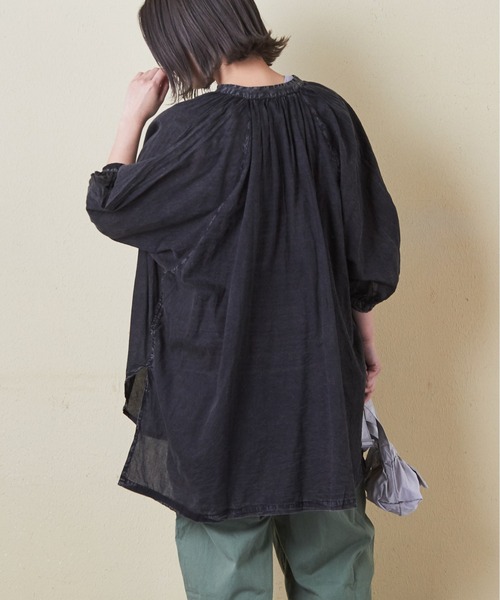 CUBE SUGAR（キューブシュガー）の「綿ボイルアシッドウォッシュギャザーチュニックシャツ（シャツ/ブラウス・レディース・グリーン/レッド/ブラック/グレー・M）」の15枚目の写真