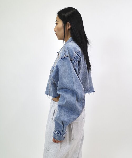 WHO'S WHO gallery(フーズフーギャラリー)の「クロスワッペンカットオフデニムジャケット(デニムジャケット・レディース・サックスブルー/ブラック・FREE)」の14枚目の写真