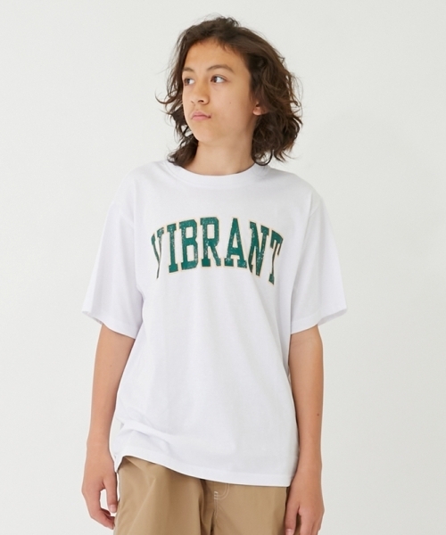 GLAZOS（グラソス）の「【大人向けサイズあり】【プチプラ】フロントアーチロゴ半袖Tシャツ（Tシャツ/カットソー・キッズ・ベージュ/ブルー/ブラック/カーキ/ホワイト/ネイビー・S/L/M/LL）」の2枚目の写真