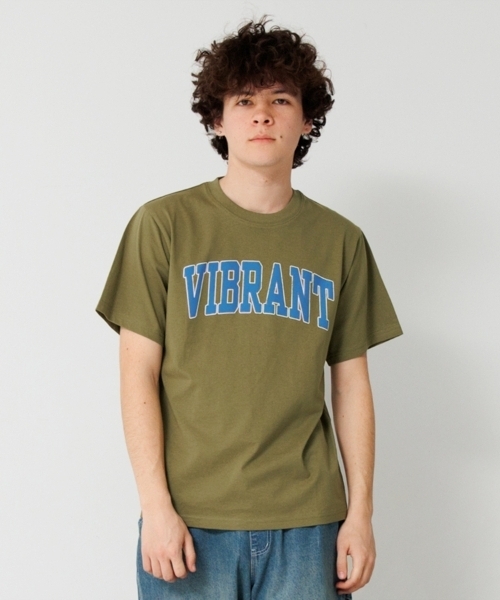 GLAZOS（グラソス）の「【大人向けサイズあり】【プチプラ】フロントアーチロゴ半袖Tシャツ（Tシャツ/カットソー・キッズ・ベージュ/ブルー/ブラック/カーキ/ホワイト/ネイビー・S/L/M/LL）」の4枚目の写真