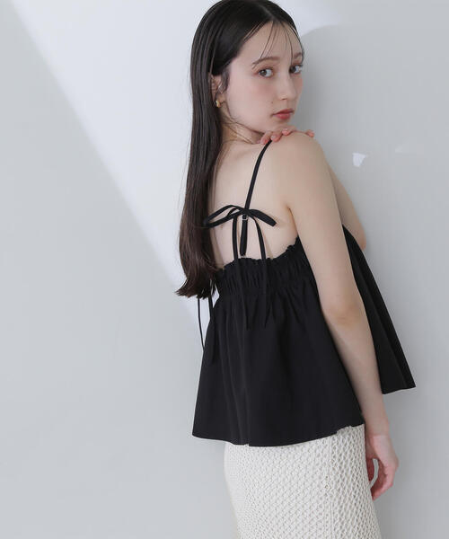 NATURAL BEAUTY BASIC(ナチュラルビューティーベーシック)の「◇【THINK NATURAL】テントラインギャザーキャミトップス(キャミソール・レディース・ライトグリーン/ブラック/オフホワイト・FREE)」の2枚目の写真