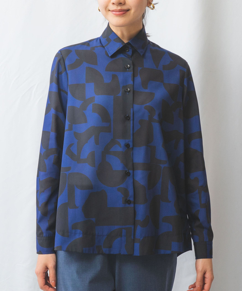 NARACAMICIE（ナラカミーチェ）の「【NARACAMICIE】モノトーンプリントテントライン長袖シャツ（シャツ/ブラウス・レディース・ホワイト/ブルー・M/XL/L）」の2枚目の写真