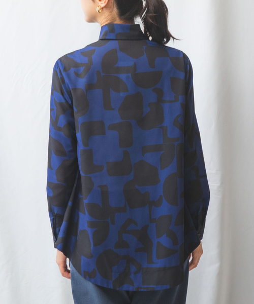 NARACAMICIE（ナラカミーチェ）の「【NARACAMICIE】モノトーンプリントテントライン長袖シャツ（シャツ/ブラウス・レディース・ホワイト/ブルー・M/XL/L）」の4枚目の写真