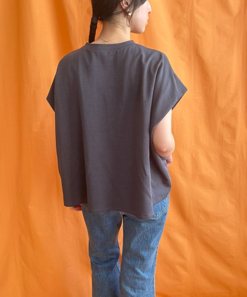 LHELBIE（レルビエ）の「フロッキーロゴボックスTシャツ（Tシャツ/カットソー・レディース・ベージュ/チャコールグレー/オフホワイト・M）」の16枚目の写真