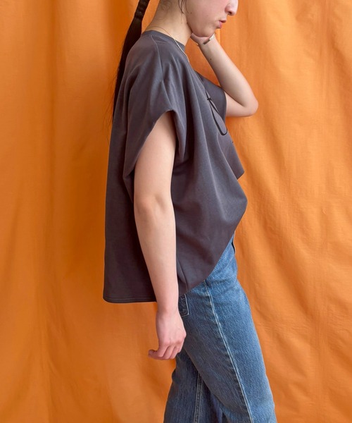 LHELBIE（レルビエ）の「フロッキーロゴボックスTシャツ（Tシャツ/カットソー・レディース・ベージュ/チャコールグレー/オフホワイト・M）」の18枚目の写真