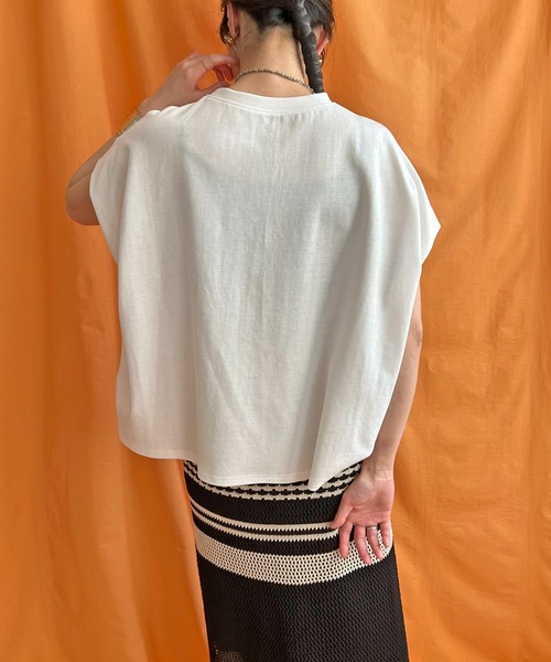 LHELBIE（レルビエ）の「フロッキーロゴボックスTシャツ（Tシャツ/カットソー・レディース・ベージュ/チャコールグレー/オフホワイト・M）」の6枚目の写真