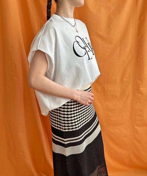 LHELBIE（レルビエ）の「フロッキーロゴボックスTシャツ（Tシャツ/カットソー・レディース・ベージュ/チャコールグレー/オフホワイト・M）」の5枚目の写真