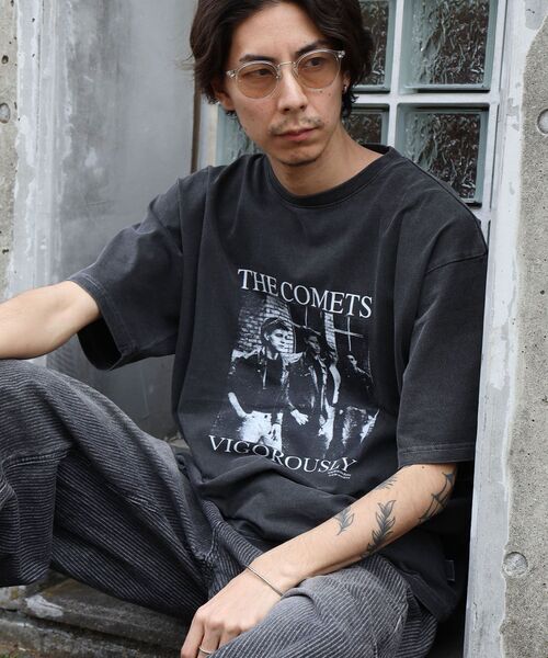 FFEIN(フェイン)の「【FFEIN(フェイン)】ヴィンテージライクバンドTシャツ / 半袖 クルーネック 加工 Tシャツ(Tシャツ/カットソー・メンズ・その他3/その他2/その他1/その他4・SMALL/LARGE/MEDIUM)」の3枚目の写真