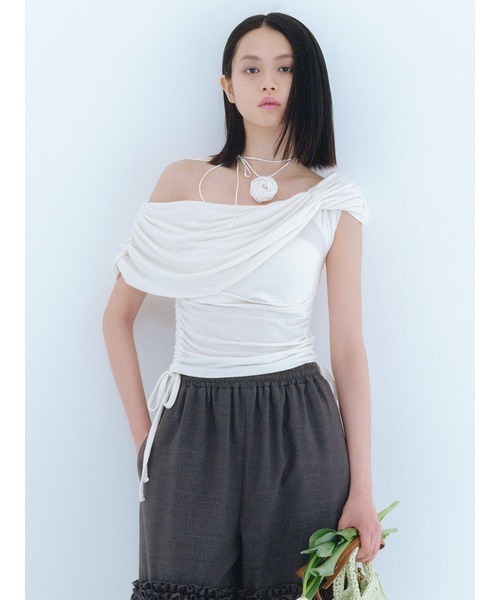 FURFUR(ファーファー)の「【WEB・一部店舗限定カラー】ドレープローズトップス(Tシャツ/カットソー・レディース・サックスブルー/ブラック/ピンク/ホワイト・FREE)」の2枚目の写真