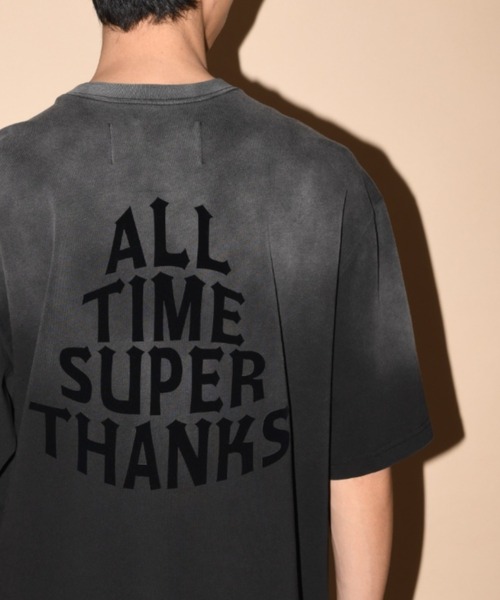SUPERTHANKS(スーパーサンクス)の「フロッキーバックプリント&オーバーダイ加工 Tシャツ/Sun faded Flocky print Sweat S/S T-shirt(Tシャツ/カットソー・メンズ・ピンク/ブラウン/ブラック・S/M/L)」の1枚目の写真