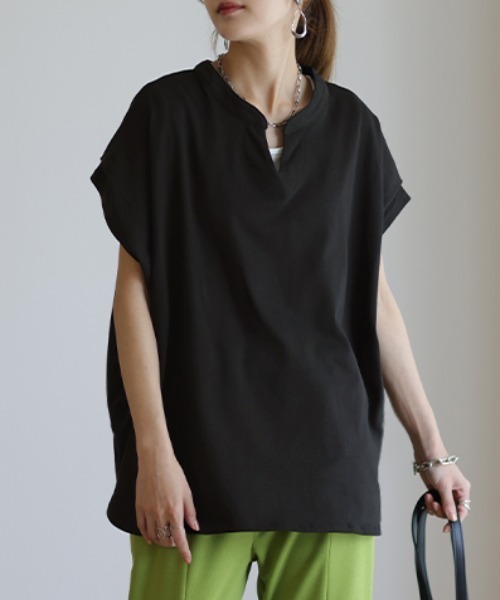 HUG.U(ハグユー)の「ゆる袖口タックTシャツ(Tシャツ/カットソー・レディース・ブラック/ホワイト/モスグリーン・FREE)」の2枚目の写真