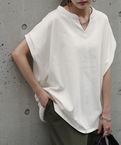 HUG.U(ハグユー)の「ゆる袖口タックTシャツ(Tシャツ/カットソー・レディース・ブラック/ホワイト/モスグリーン・FREE)」の4枚目の写真