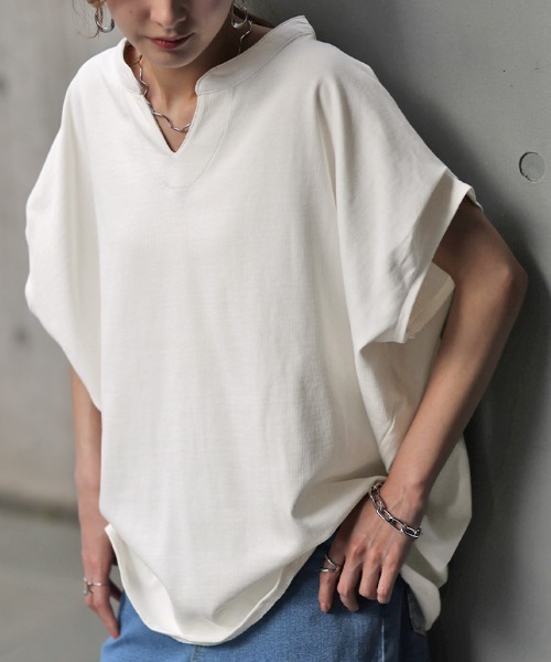 HUG.U(ハグユー)の「ゆる袖口タックTシャツ(Tシャツ/カットソー・レディース・ブラック/ホワイト/モスグリーン・FREE)」の6枚目の写真