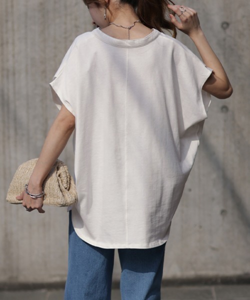 HUG.U(ハグユー)の「ゆる袖口タックTシャツ(Tシャツ/カットソー・レディース・ブラック/ホワイト/モスグリーン・FREE)」の5枚目の写真