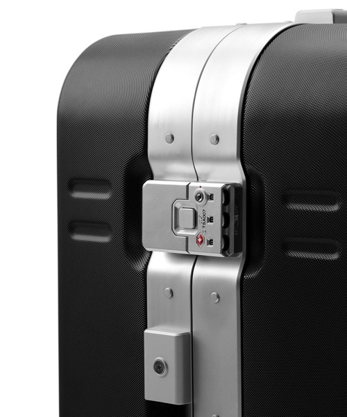 ESTNATION(エストネーション)の「Db / Ramverk Pro Front-access Carry-on 38L(スーツケース/キャリーバッグ・メンズ・ブラック/シルバー・FREE)」の5枚目の写真
