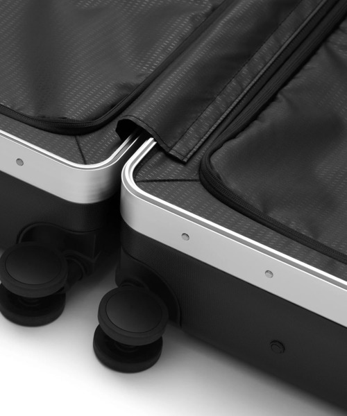 ESTNATION(エストネーション)の「Db / Ramverk Pro Front-access Carry-on 38L(スーツケース/キャリーバッグ・メンズ・ブラック/シルバー・FREE)」の9枚目の写真