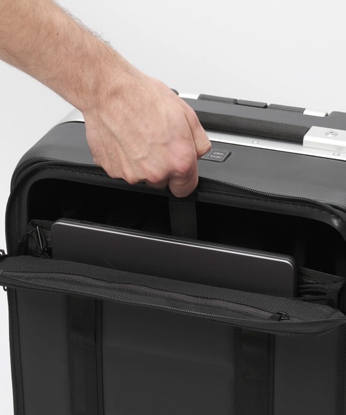 ESTNATION(エストネーション)の「Db / Ramverk Pro Front-access Carry-on 38L(スーツケース/キャリーバッグ・メンズ・ブラック/シルバー・FREE)」の13枚目の写真