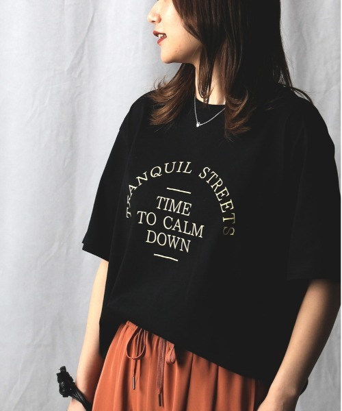 Right-on（ライトオン）の「【HONEYSUCKLE ROSE】ロゴプリントＴ（Tシャツ/カットソー・レディース・オフホワイト/ブラック/ベージュ/その他2/その他1/ダークグレー・M/L）」の3枚目の写真