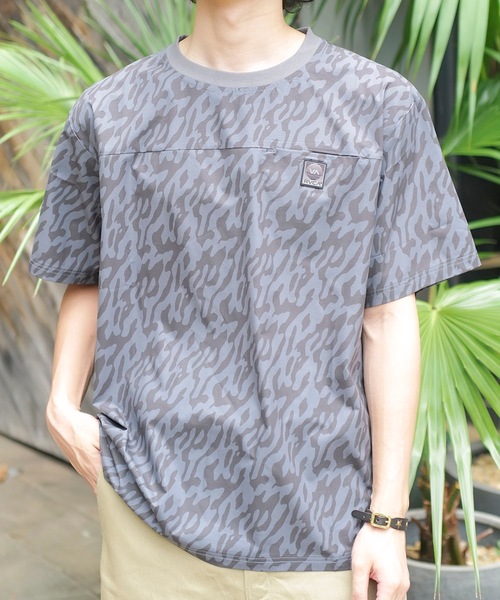 RVCA(ルーカ)の「RVCA メンズ 【UTILITY】 BLOCK TEE Tシャツ 【2025年夏モデル】/ルーカUVケア胸ワンポイント撥水速乾総柄半袖Tシャツ(Tシャツ/カットソー・メンズ・ブルー系その他/グレー系その他/ブラック/キャメル・SMALL/LARGE/MEDIUM/X-LARGE)」の4枚目の写真