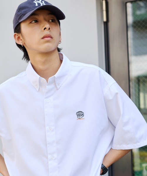 WEGO(ウィゴー)の「WEGO/オックスフォードワンポイントシャツ(シャツ/ブラウス・メンズ・サックスブルー/ベージュ/ホワイト/その他1/その他2・MEDIUM/LARGE)」の2枚目の写真