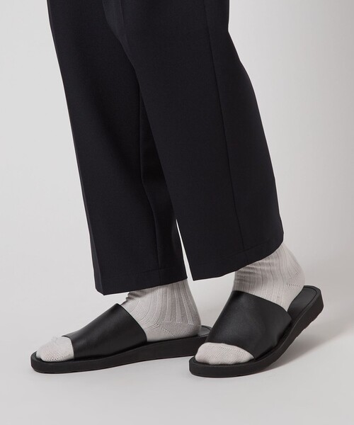 green label relaxing（グリーンレーベルリラクシング）の「レザーライク スライド サンダル（サンダル・メンズ・ブラック・27cm/28cm/26cm）」の9枚目の写真