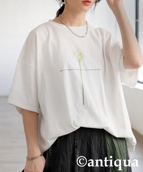 antiqua(アンティカ)の「フラワープリントTシャツ(Tシャツ/カットソー・レディース・ブラック/ホワイト・ONESIZE)」の2枚目の写真