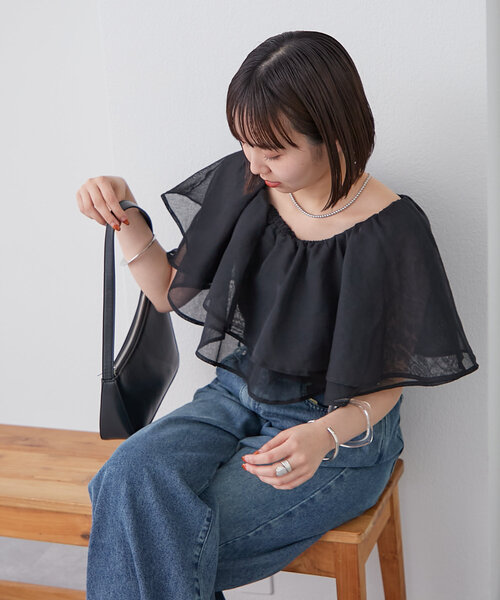 mystic(ミスティック)の「シアーフリルオフショルブラウス(シャツ/ブラウス・レディース・ブラック/オフホワイト/グリーン/イエロー/ブラウン・FREE)」の13枚目の写真
