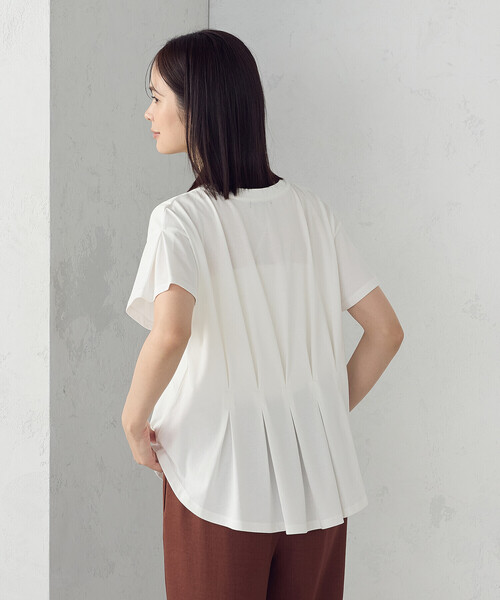 COMME CA ISM(コムサイズム)の「【接触冷感】バックタック Tシャツ(Tシャツ/カットソー・レディース・ホワイト/ブラック/カーキ・MEDIUM/LARGE)」の10枚目の写真