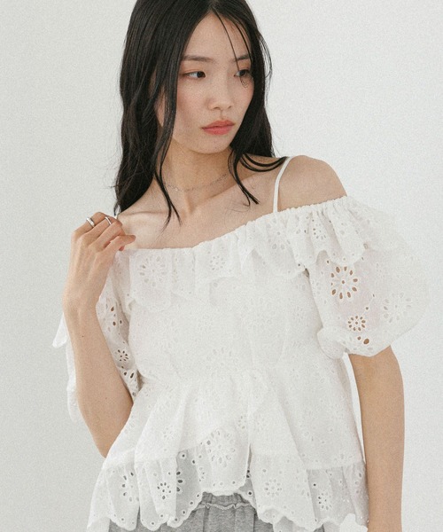 Heather（ヘザー）の「パンチングオフショルブラウス　575764（シャツ/ブラウス・レディース・ブラック/オフホワイト/ブラウン・FREE）」の2枚目の写真