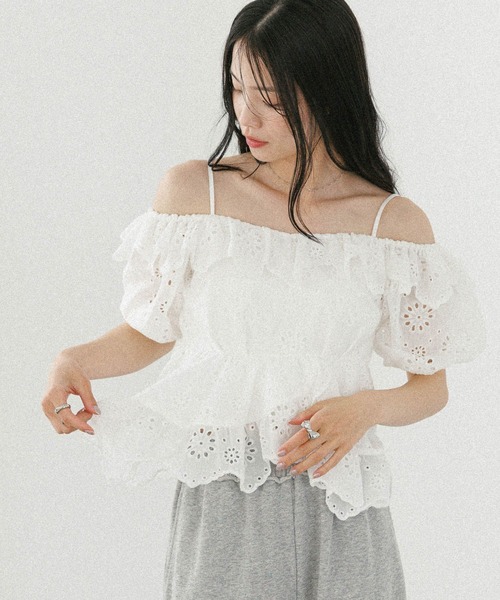 Heather（ヘザー）の「パンチングオフショルブラウス　575764（シャツ/ブラウス・レディース・ブラック/オフホワイト/ブラウン・FREE）」の4枚目の写真