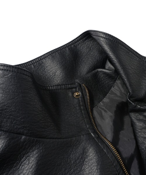 TOBEE（トゥビー）の「【TOBEE】ヴィンテージデザイン PUレザージャケット/ スタンドカラーブルゾン（ブルゾン・メンズ・ダークグレー/ブラック・MEDIUM/LARGE/X-LARGE）」の7枚目の写真