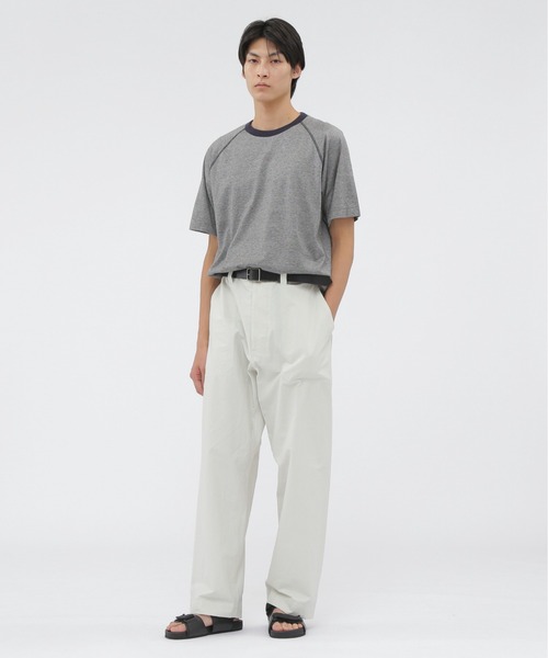 MHL.（エムエイチエル）の「LIGHTWEIGHT COTTON NYLON TWILL TROUSERS（その他パンツ・メンズ・グリーン系その他3/ホワイト系その他3・MEDIUM/SMALL/LARGE）」の2枚目の写真
