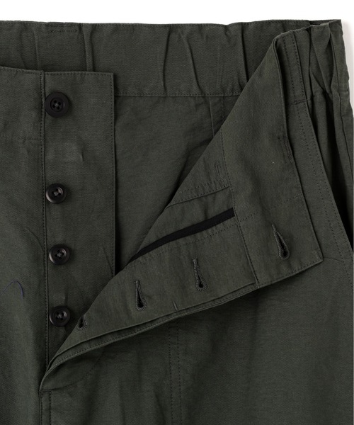 MHL.（エムエイチエル）の「LIGHTWEIGHT COTTON NYLON TWILL TROUSERS（その他パンツ・メンズ・グリーン系その他3/ホワイト系その他3・MEDIUM/SMALL/LARGE）」の10枚目の写真