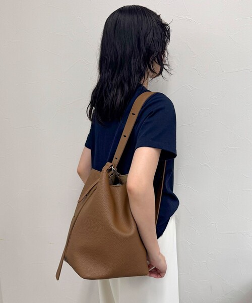 fredy emue（フレディエミュ）の「ソフトシボ2WAYホーボーバッグ（ショルダーバッグ・レディース・ブラック/ブラウン・FREE）」の5枚目の写真