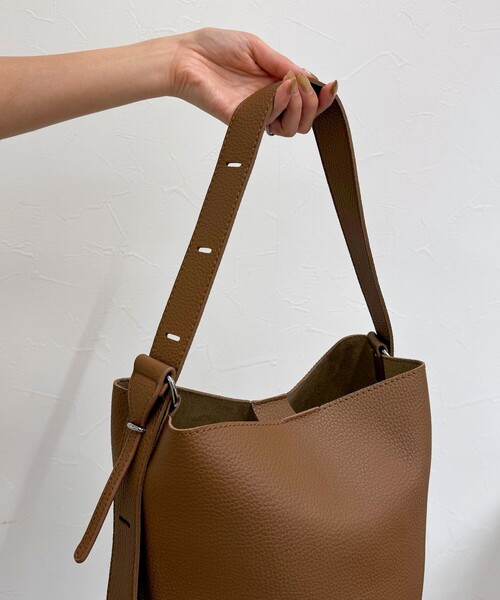 fredy emue（フレディエミュ）の「ソフトシボ2WAYホーボーバッグ（ショルダーバッグ・レディース・ブラック/ブラウン・FREE）」の18枚目の写真