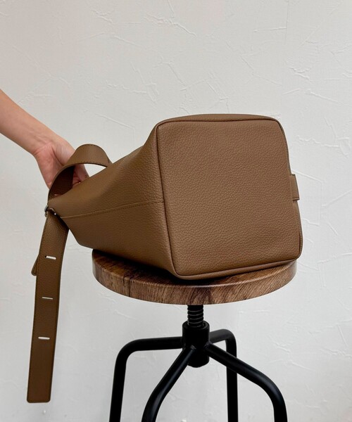 fredy emue（フレディエミュ）の「ソフトシボ2WAYホーボーバッグ（ショルダーバッグ・レディース・ブラック/ブラウン・FREE）」の19枚目の写真