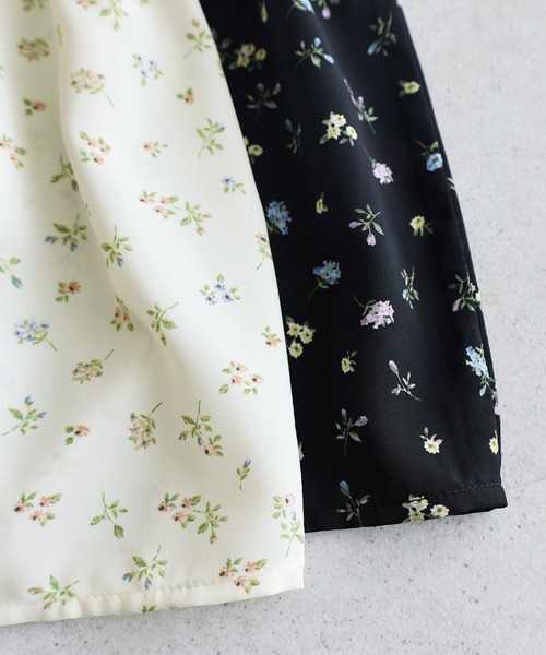 Freesia by andme(フリージアバイアンドミー)の「小花柄イージーワイドパンツ(その他パンツ・レディース・オフホワイト/ブラック・M/L)」の10枚目の写真