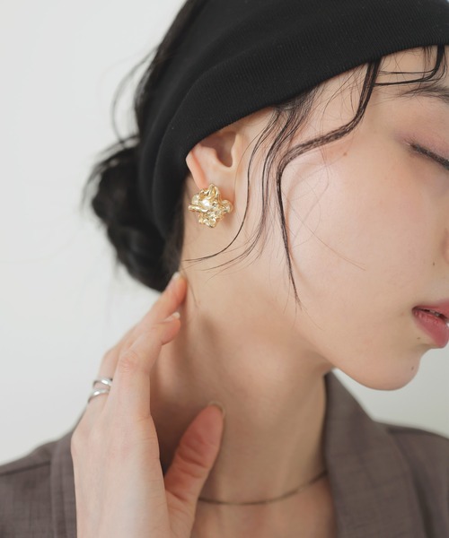 LIAN(リアン)の「ニュアンスモチーフピアス(ピアス(両耳用)・レディース・シルバー/ゴールド・FREE)」の2枚目の写真