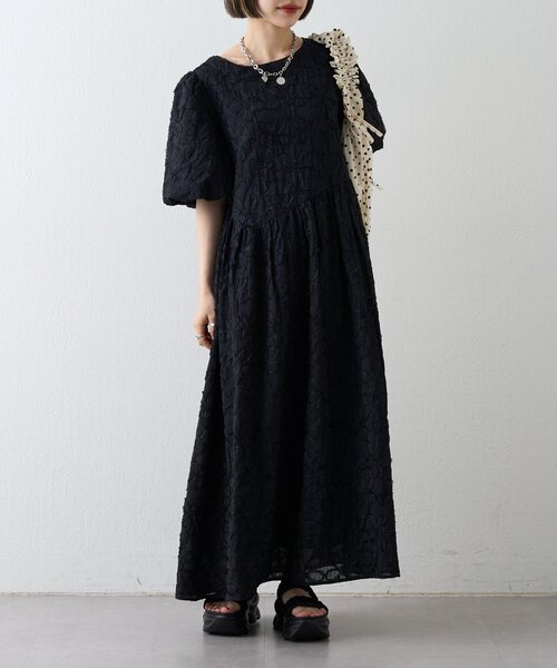 w closet(ダブルクローゼット)の「【3色展開】フラワーレースワンピース(ワンピース・レディース・ブルー/ブラック/アイボリー・FREE)」の3枚目の写真